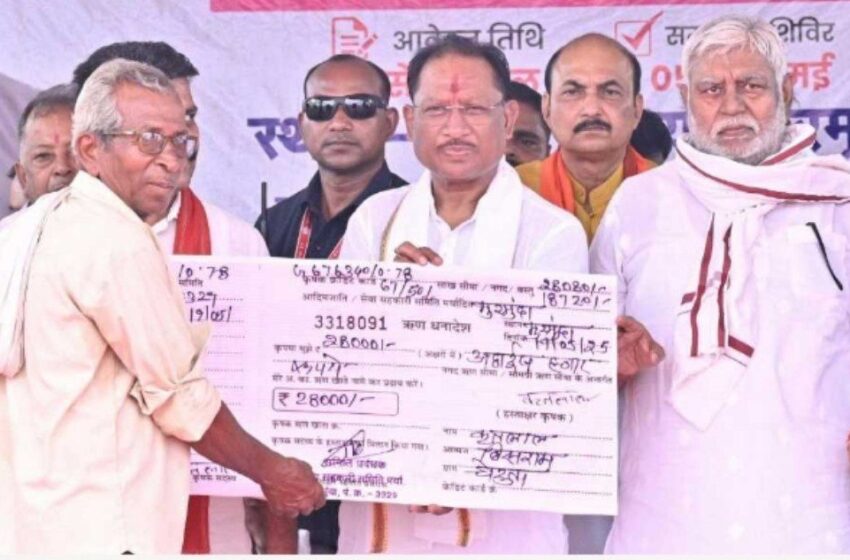 Bhilai News-समाधान शिविर में अहिवारा के मुरमुंदा पहुंचे सीएम साय… मुरमुंदा हाई स्कूल को हायर सेकेंडरी स्कूल में उन्नयन की घोषणा…हितग्रहियों को सामग्री, चेक, केसीसी और एटीएम कार्ड वितरित…समाधान शिविर सरकार की जवाबदेही और जनसेवा का प्रतीक – मुख्यमंत्री विष्णु देव साय