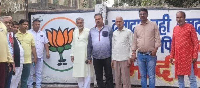  Bhilai Bjp News-दागदार नहीं दमदार चाहिए, फिर से मोदी सरकार चाहिए के वाल रायटिंग के साथ भाजपा का लोकसभा चुनावी अभियान शुरू…जिला अध्यक्ष ने खुर्सीपार मंडल से की शुरूआत