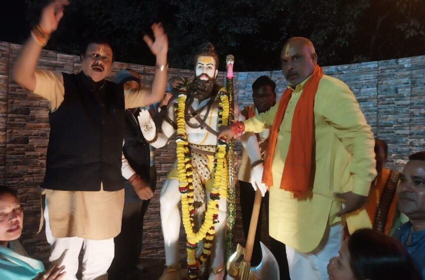  Bhilai News-ट्वीन सिटी का पहला भगवान परशुराम चौक रिसाली में…सांसद विजय बघेल व विधायक ललित चंद्राकर ने वेद मंत्रो के साथ किया प्रतिमा का अनावरण