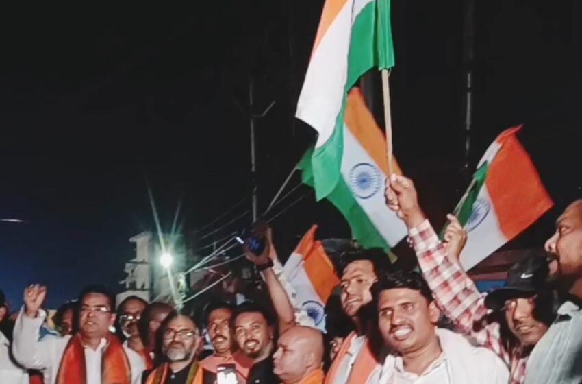 Bhilai News-वैशाली नगर विधायक ने निकाली तिरंगा यात्रा, हजारों युवा हुए शामिल, जमकर आतिशबाजी और गगनचुंबी नारों से “आपरेशन सिंदूर” का हुआ स्वागत